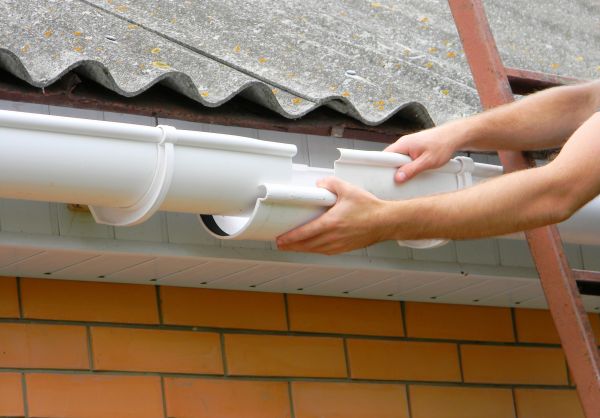 Gutter Hanging in Bolingbrook